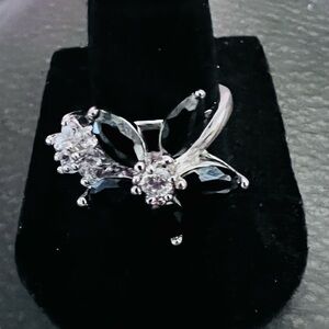 Elegant Black and Silver Floral Cocktail Ring - Women's Jewelry